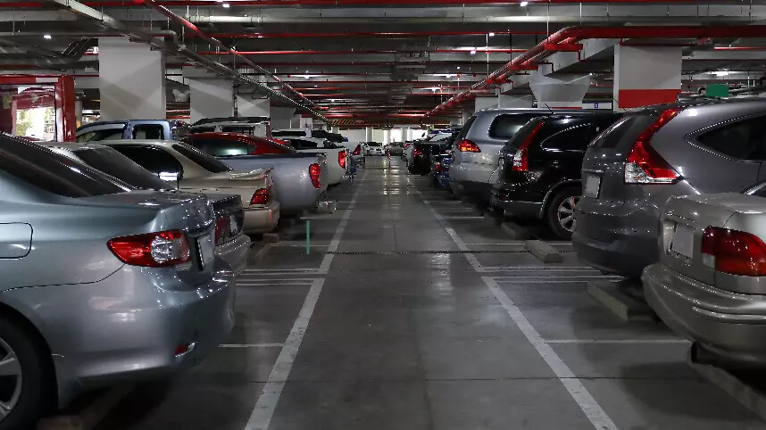 Pulsuz park yerləri tapmaqda çətinlik çəkir