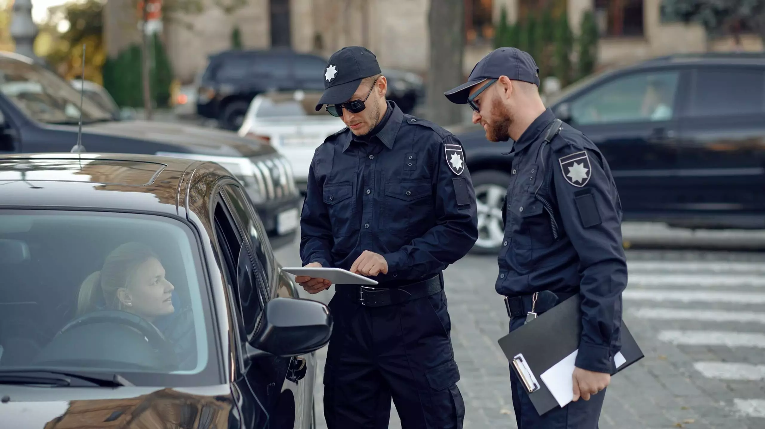 Cihazların və proseslərin əl ilə idarə olunması bahalı və səmərəsizdir