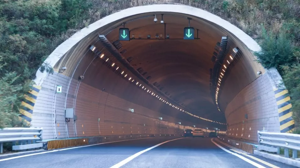 Tuneldə hərəkət vəziyyətinin nə olduğu aydın deyil
